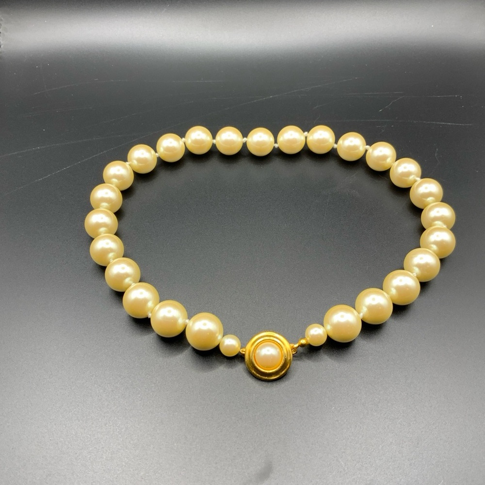 Vintage Carolee Trifari Faux Pearl Necklace 16” Hidden clasp - Picture 1 of 5
